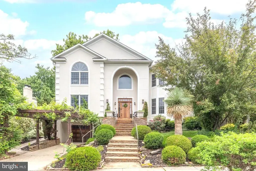 9715 Singleton Dr, BETHESDA