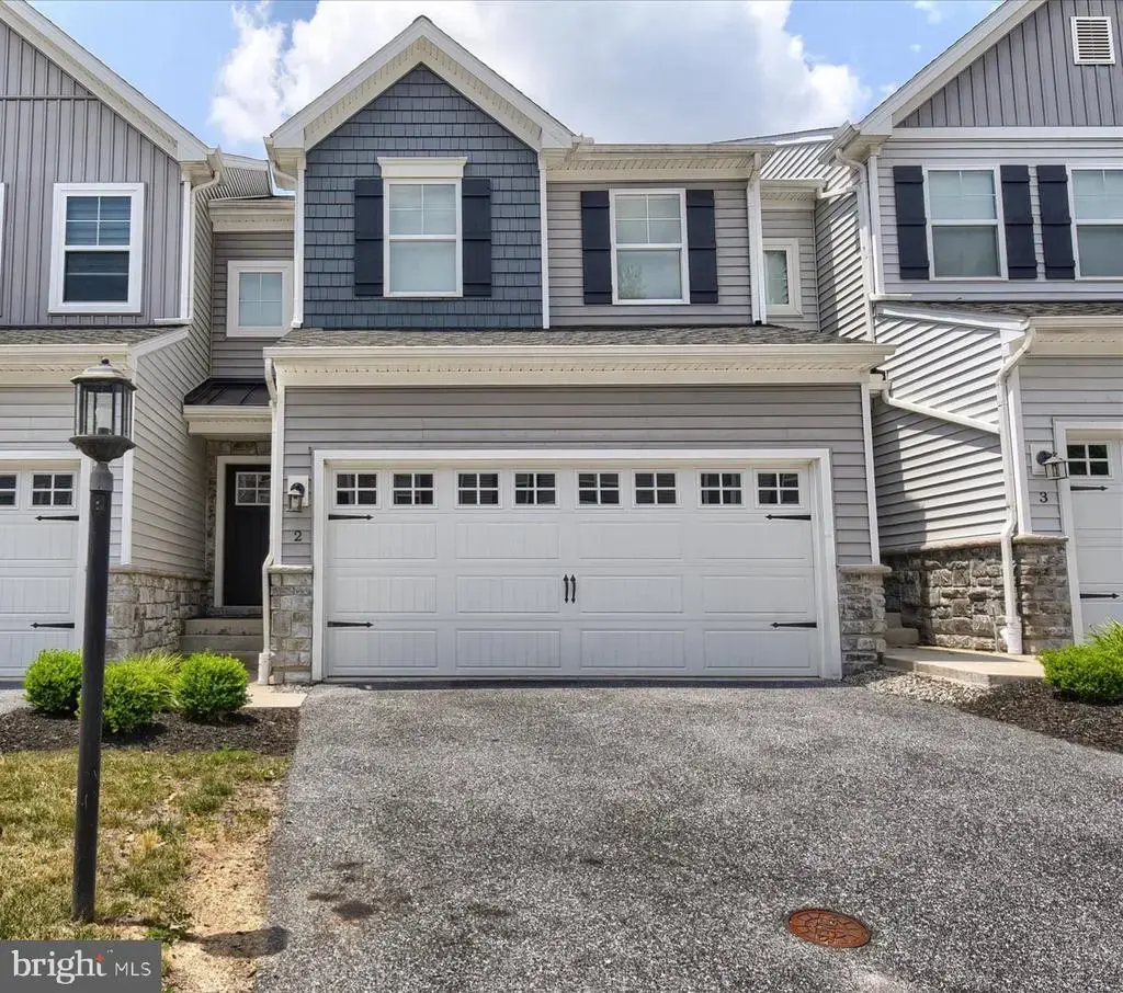 2 Woods Dr, CAMP HILL