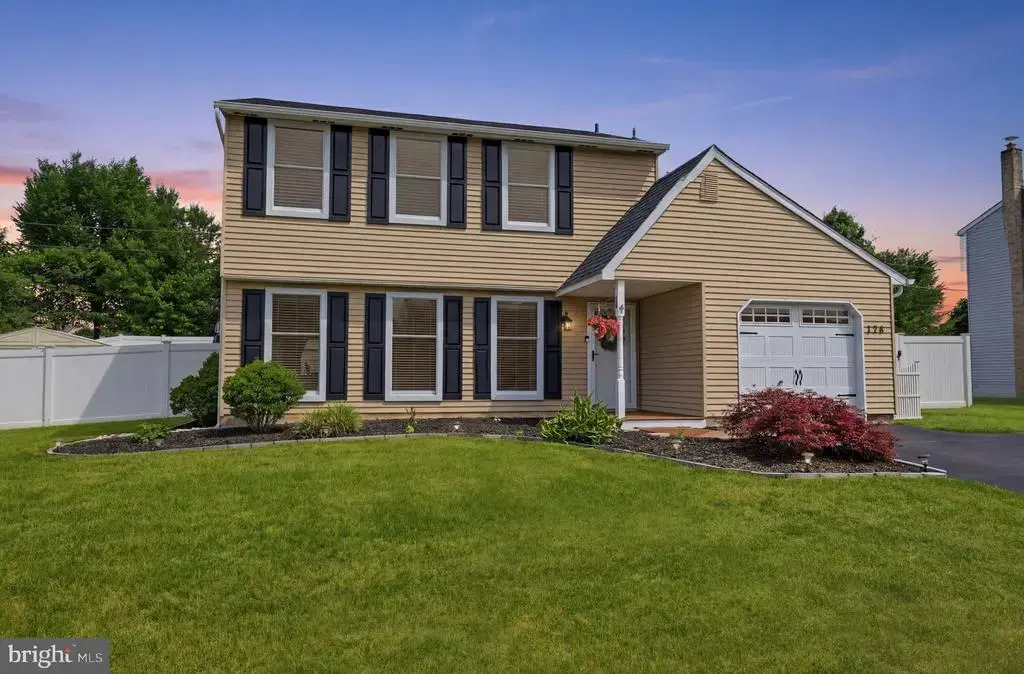 228 Hampton Dr, LANGHORNE