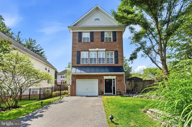 6453 Fourth St, Alexandria