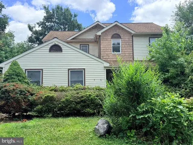 14 Mary Ella Dr, Newark