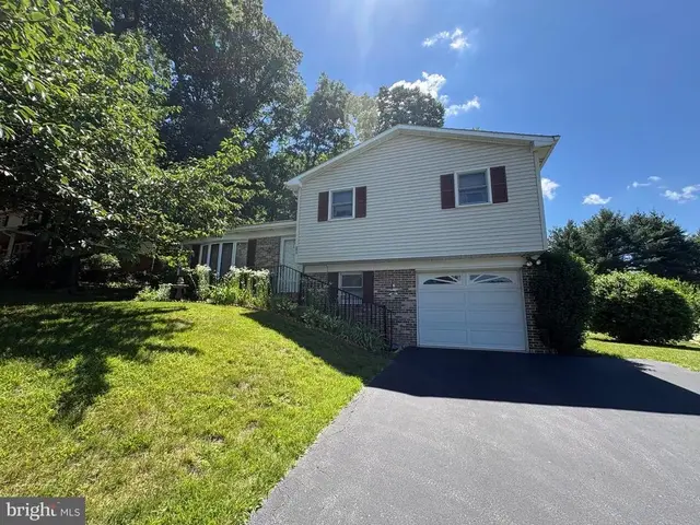 389 Oakwood Dr, Seven Valleys