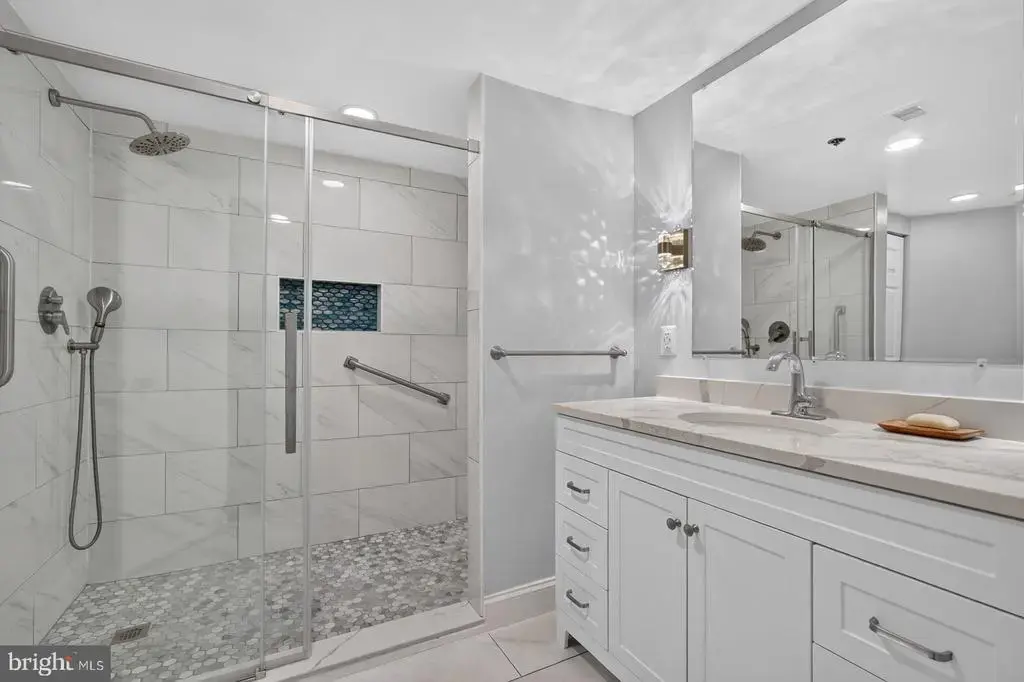 5802 Nicholson Ln #2-602, NORTH BETHESDA