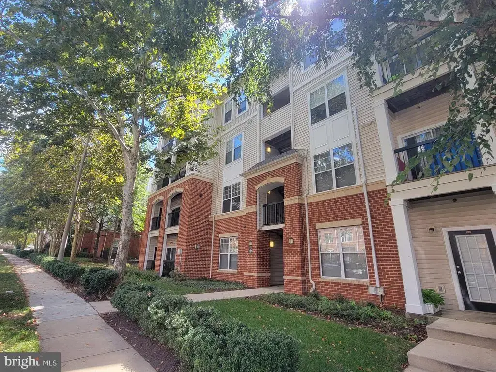 11379 Aristotle Dr #10-207, FAIRFAX