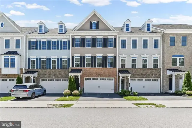 855 Stonecliffe Rd, Malvern