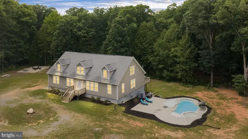 1271 Apple Grove Rd, MINERAL