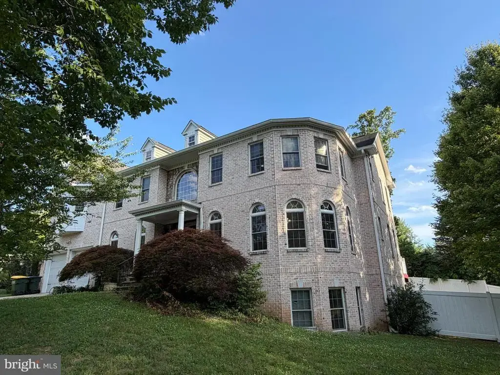 6529 Fairlawn Dr, MCLEAN