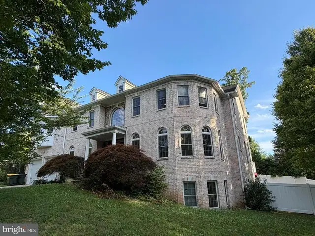 6529 Fairlawn Dr, Mclean