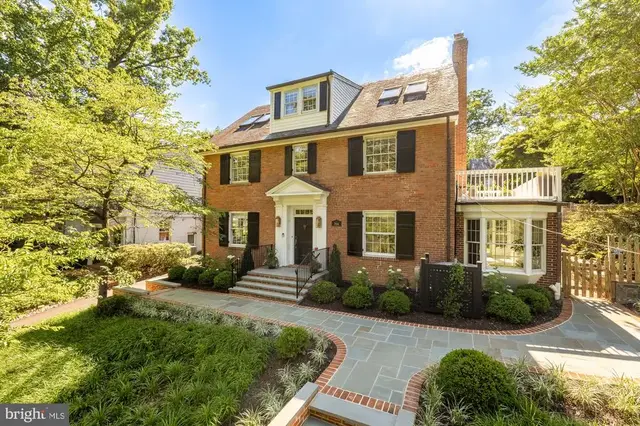 7104 Beechwood Dr, Chevy Chase