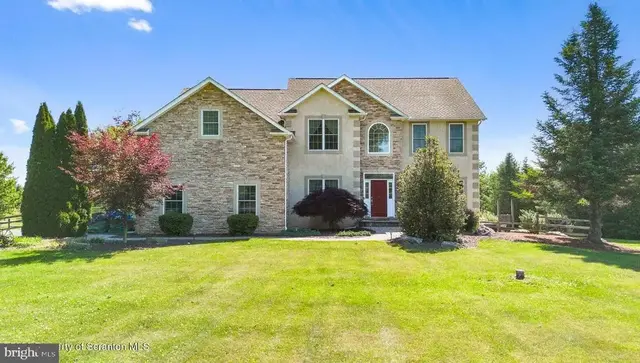 562 Country Club Rd, Easton