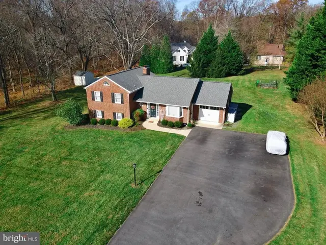 7616 Greendell Lane, Highland