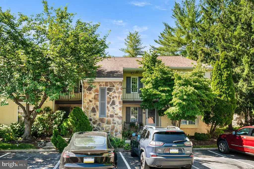 242 Valley Stream Ln, CHESTERBROOK
