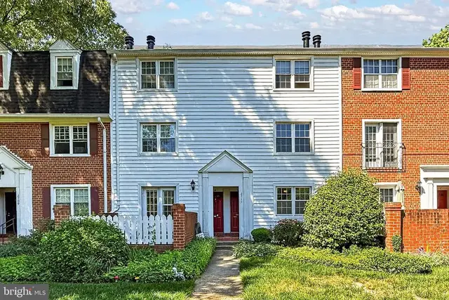 2711 S Walter Reed Dr S #a, Arlington