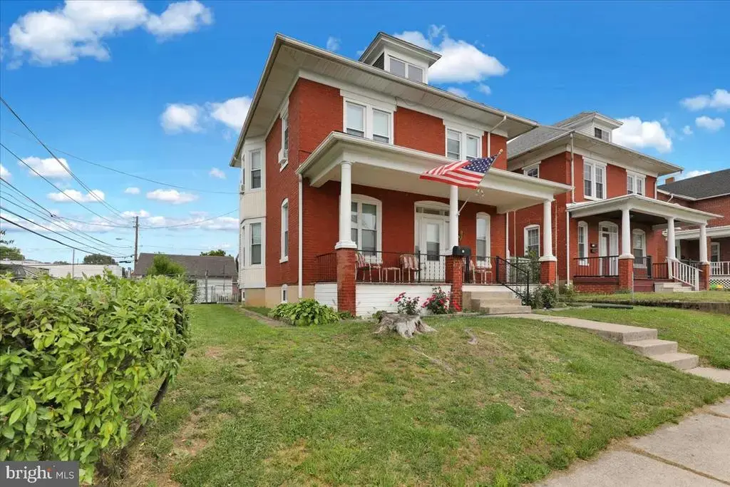 433 Eisenbrown St, READING