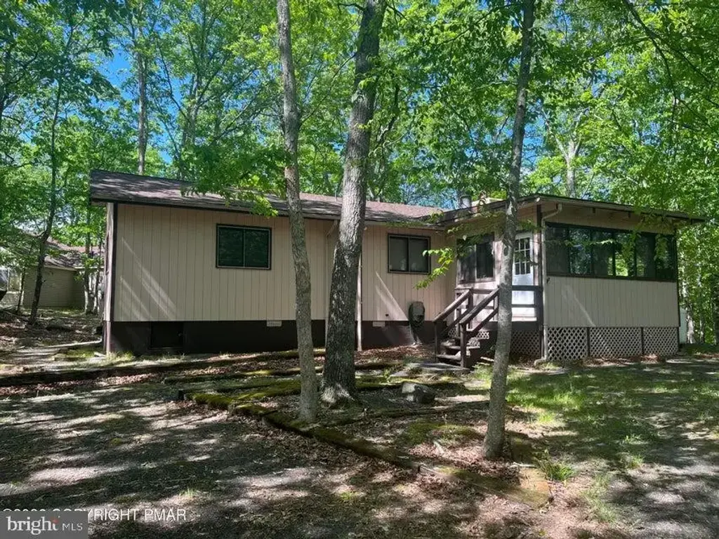 5970 Decker Rd, BUSHKILL