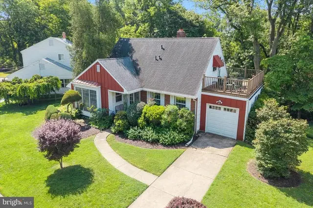 55 Woodhill Ct, Newark