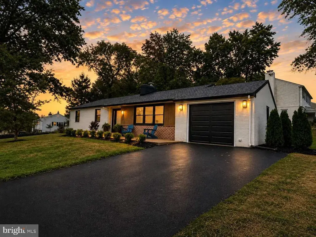 800 Falcon Ln, WEST CHESTER