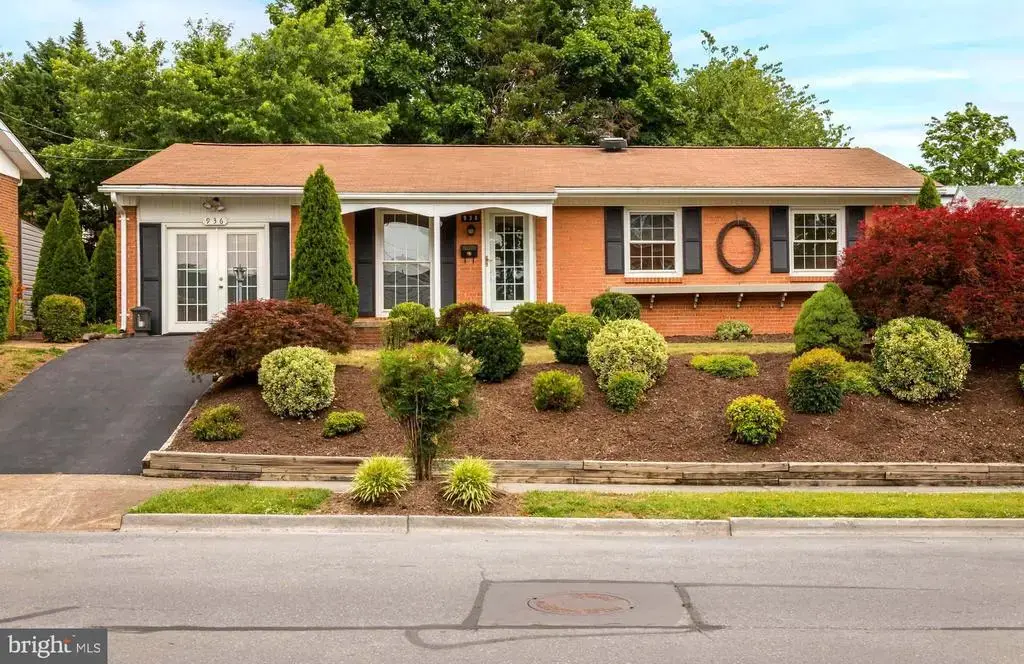 936 Allen Dr, WINCHESTER