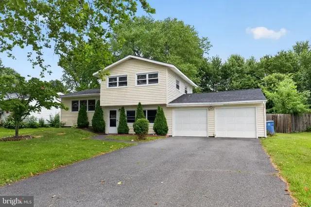 714 S Harmony Rd, Newark