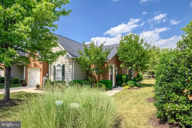 338 Hamlet Cir, Edgewater