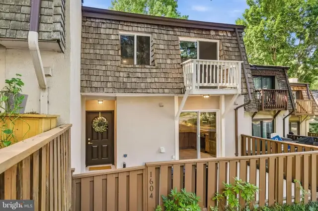 1604 Valencia Way, Reston