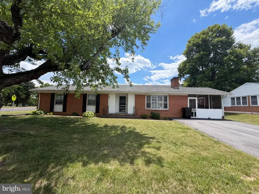 302 Wentworth Dr, WINCHESTER