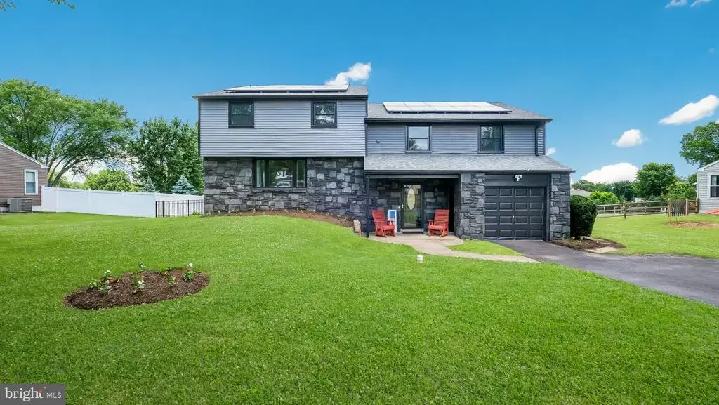 106 Cedarbrook Dr, SOUTHAMPTON