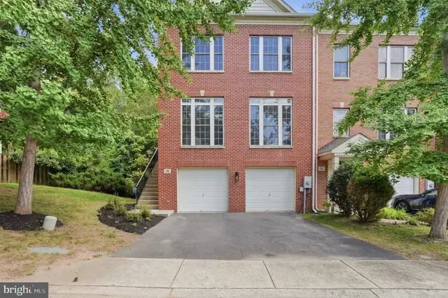 18 Waddington Ct, Rockville