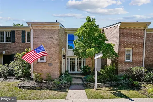 2087 Hopewood Dr, Falls Church