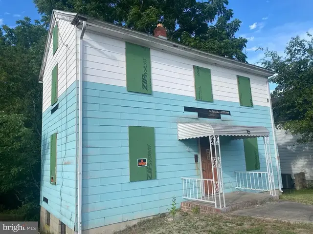 1107 W 6th St, Laurel