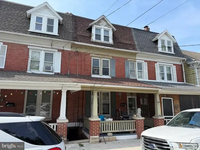 39 W Gay St, Red Lion