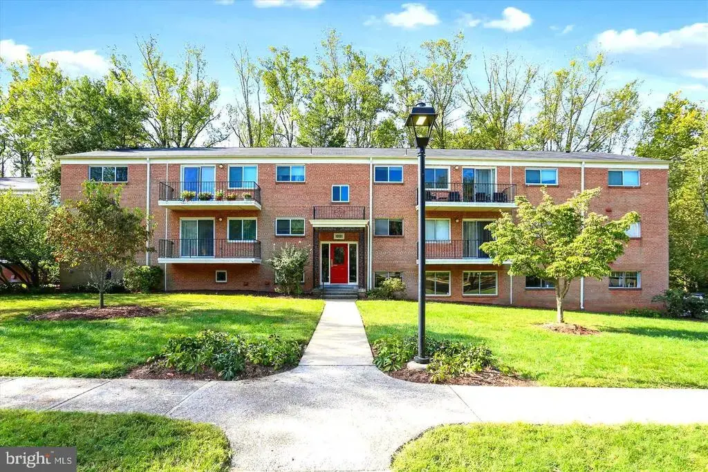 10601 Weymouth St #4, BETHESDA
