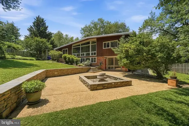 3005 Cedar Hill Rd, Falls Church