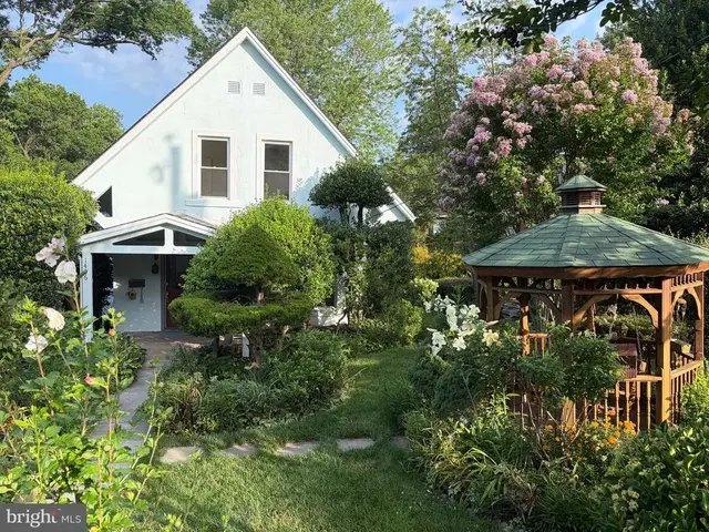 1406 N Nicholas St, Arlington