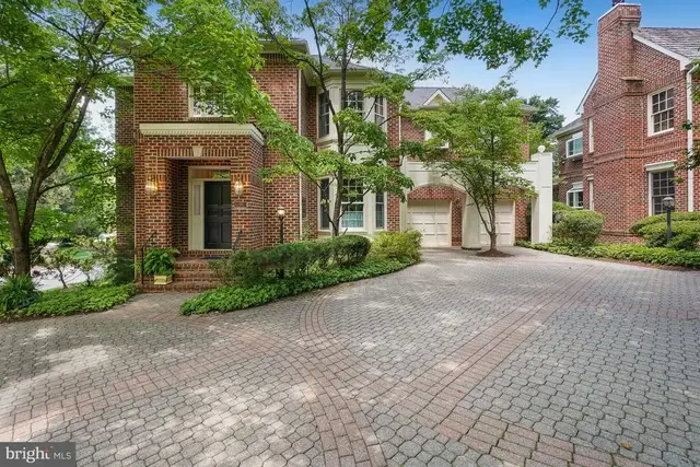 9209 Town Gate Ln, Bethesda