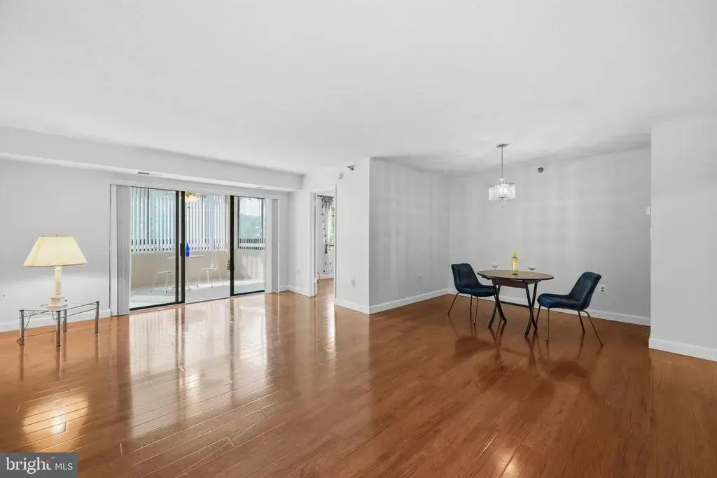 15100 Interlachen Dr #4-124, SILVER SPRING