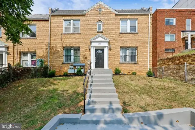 1904 3rd St Ne, Washington