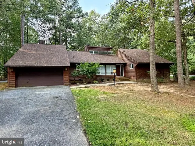 11832 Wollaston Cir, Issue