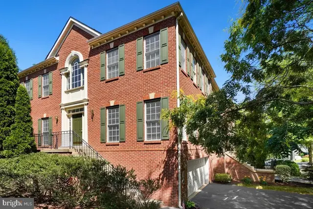 206 Painted Post Ln, Gaithersburg