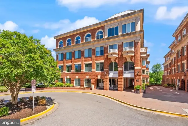 625 Slaters Ln #401, Alexandria