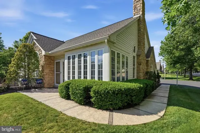 185 Lions Gate Cir, Souderton