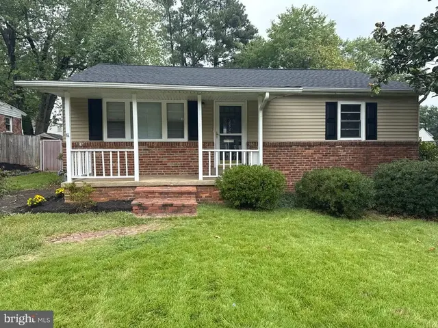 2822 E Side Dr, Alexandria