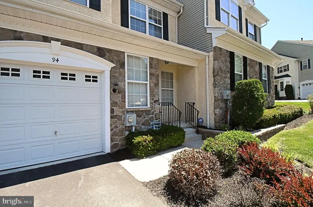 94 Longview Ln, NEWTOWN SQUARE