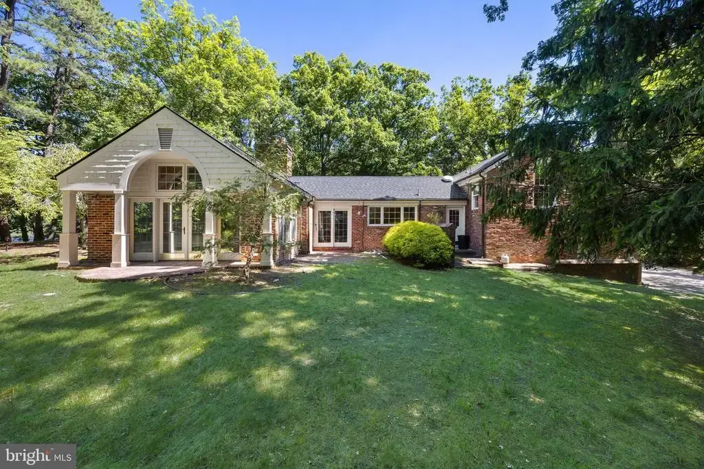 7 E Centennial Dr, MEDFORD