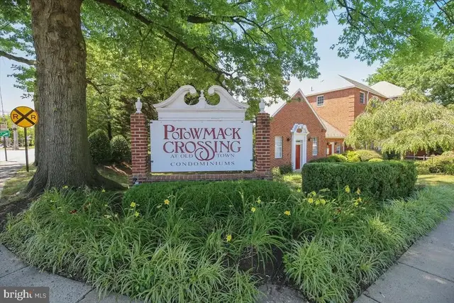 1708 W Abingdon Dr #301, Alexandria