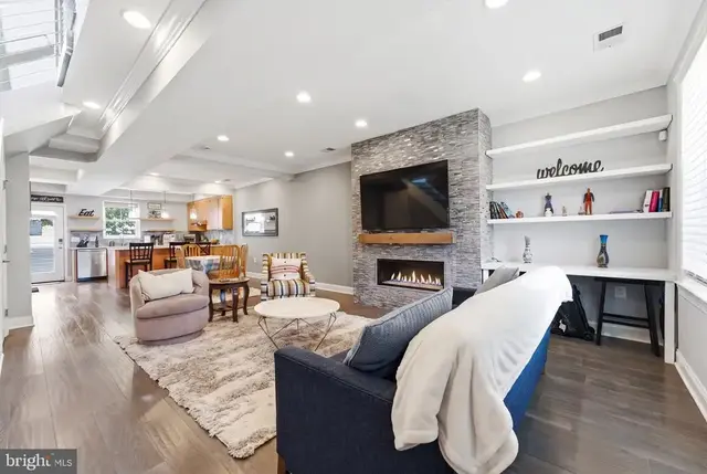226 S St Ne, Washington