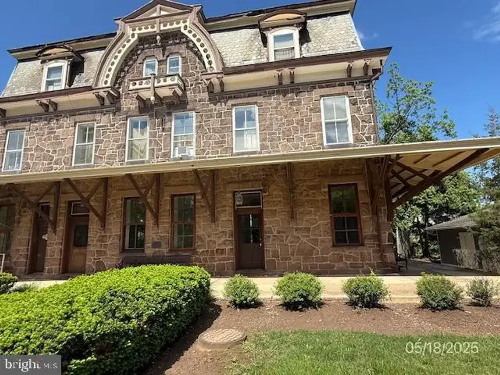 16 Railroad Pl, PENNINGTON