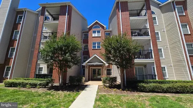 3307 Wyndham Cir #1166, Alexandria
