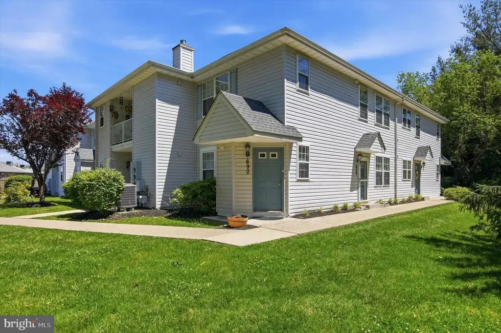 690 Jakob Pl, SOUTHAMPTON
