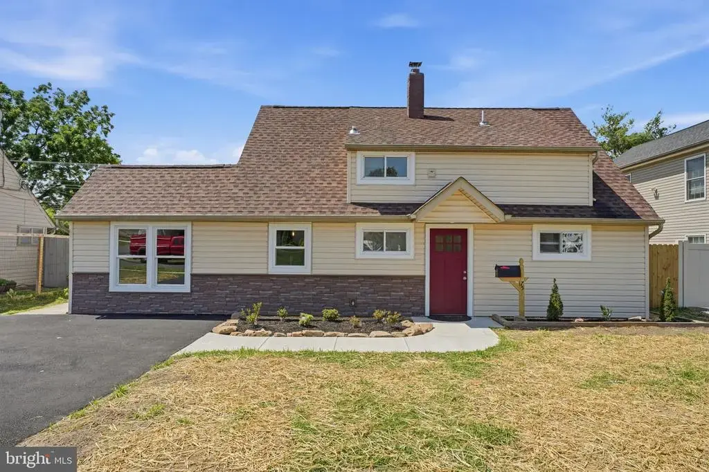 75 Ivy Hill Rd, LEVITTOWN